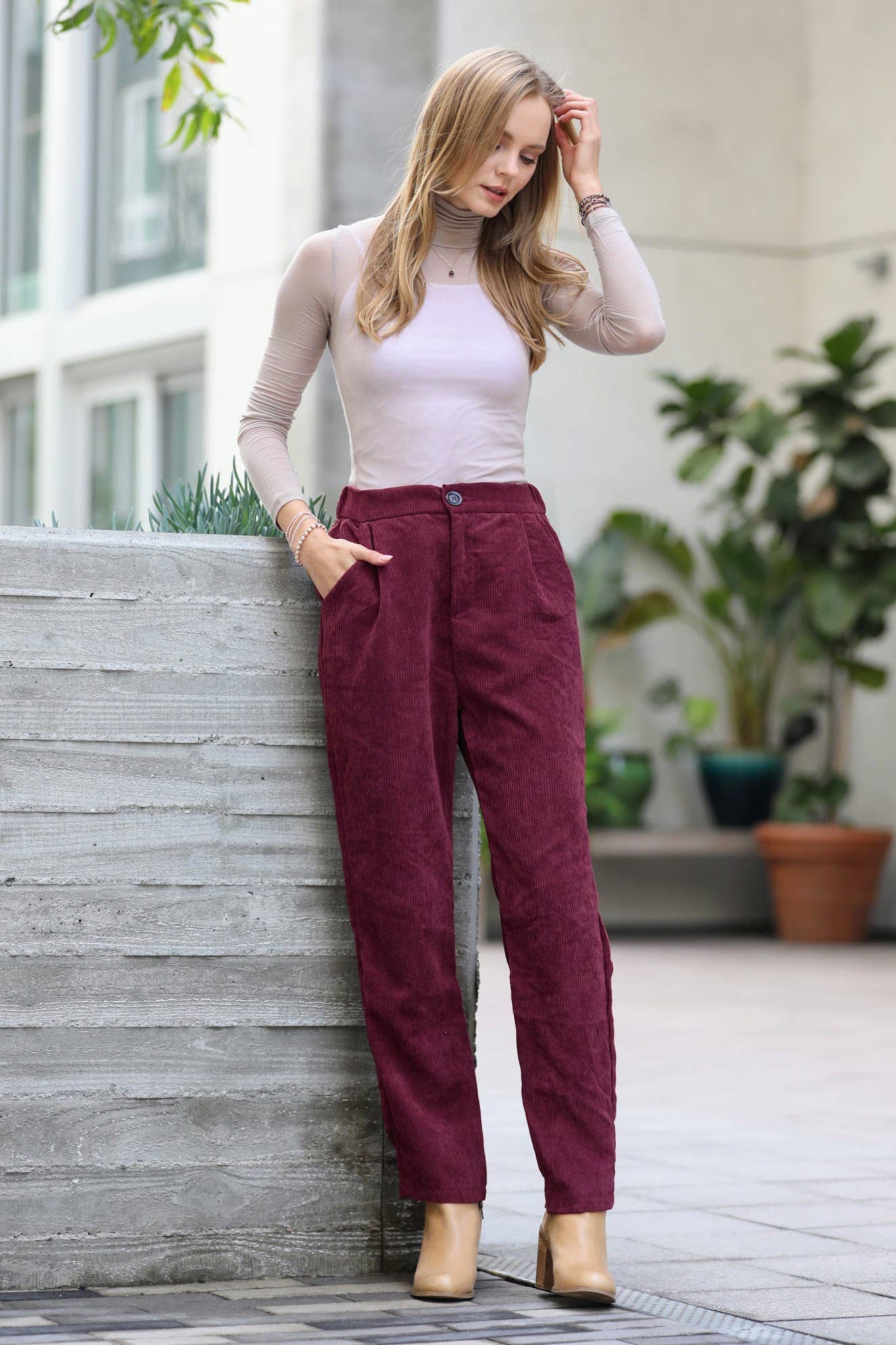 42POPS - Venta al por mayor Pantalones - Mujer - PANTALONES DE PANA DE TIRO ALTO CON BOLSILLOS7