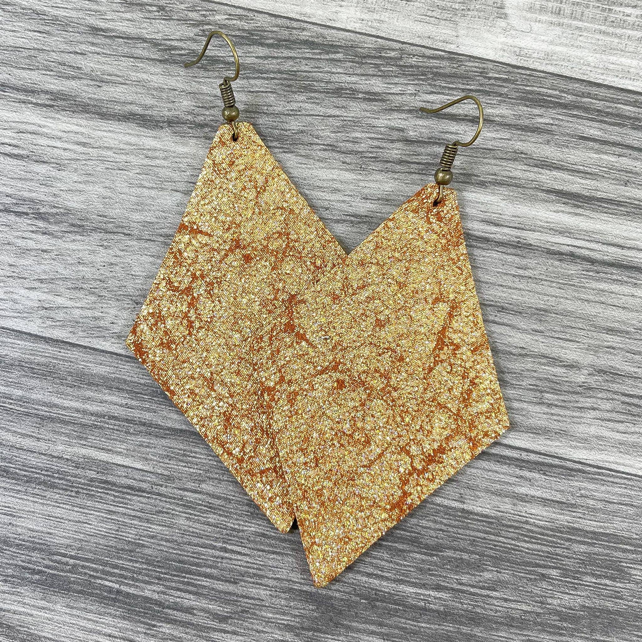 Hazel Hill ~MaeBella~ - Vendita all'ingrosso Orecchini pendenti - Orecchini in pelle Maxine Distressed Gold1