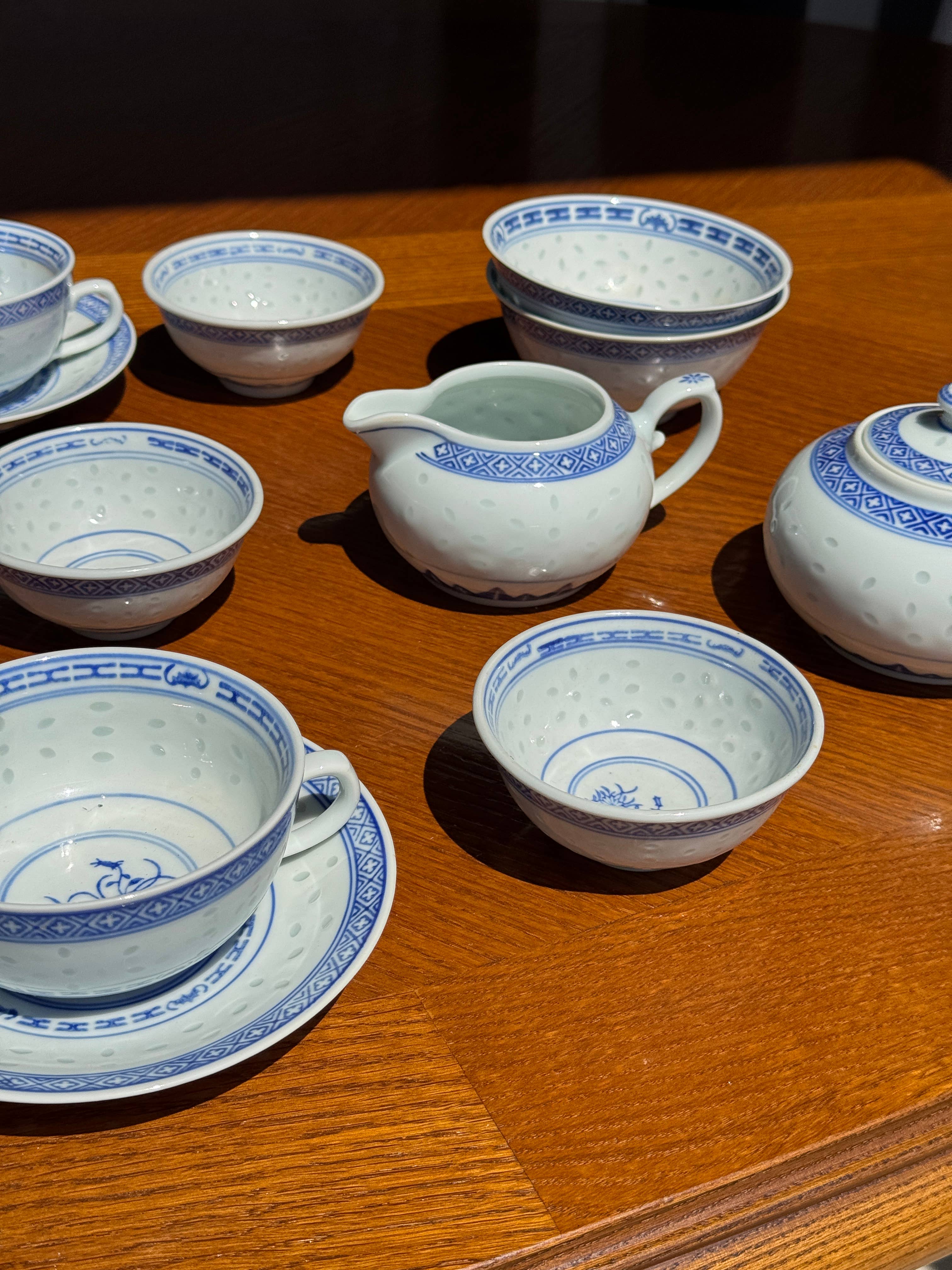 Office Objets - Wholesale Tea Set - Small Chinese tea set with 6 cups and saucers15