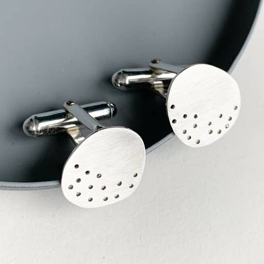 Boutons de manchette Galets d'argent pour la vente par Claire Lowe Jewellery