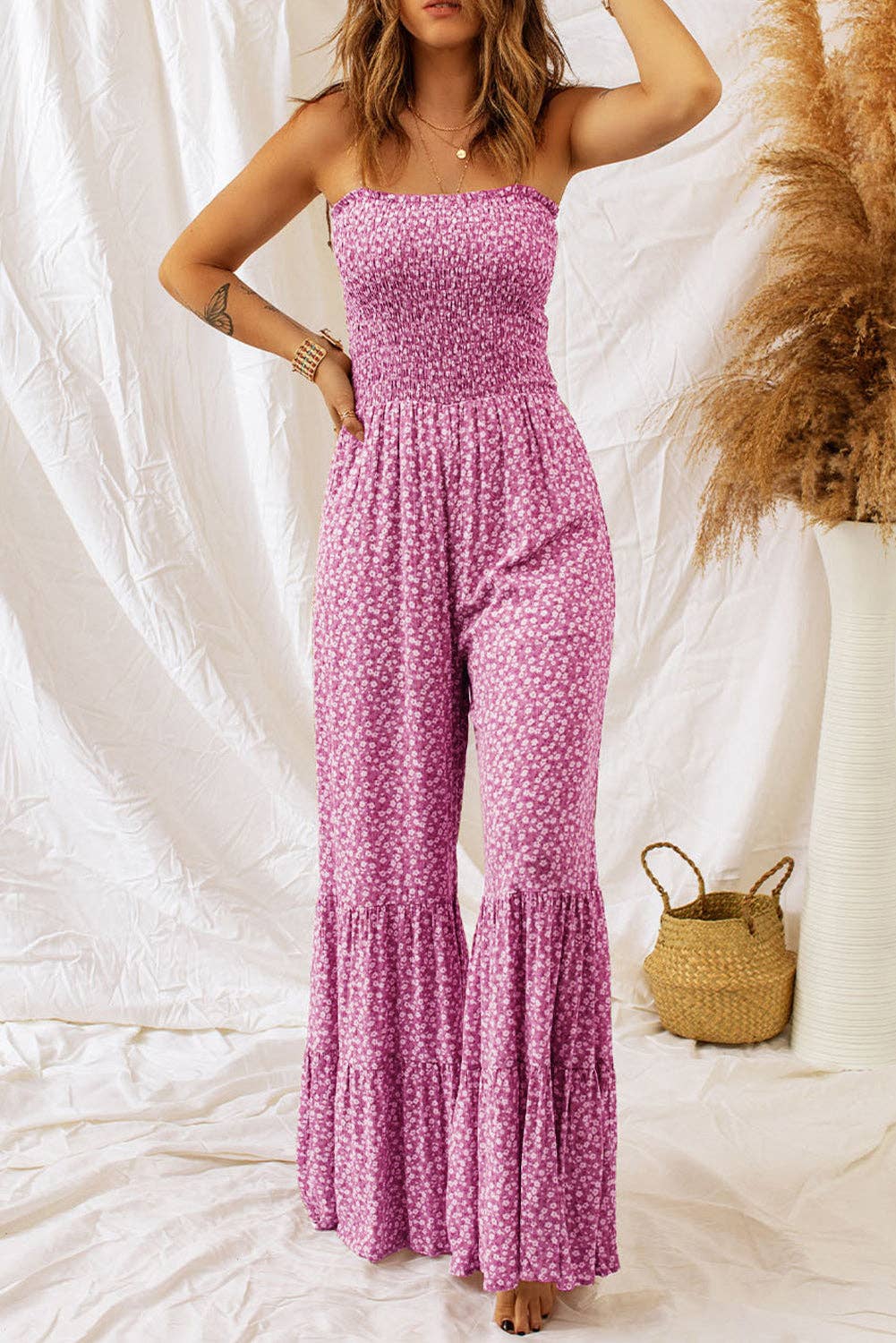 Lovesoft - Wholesale Jumpsuit - Dames - Jumpsuit met smalle bandjes en smockerlijfje en wijde pijpen en bloemenprint8