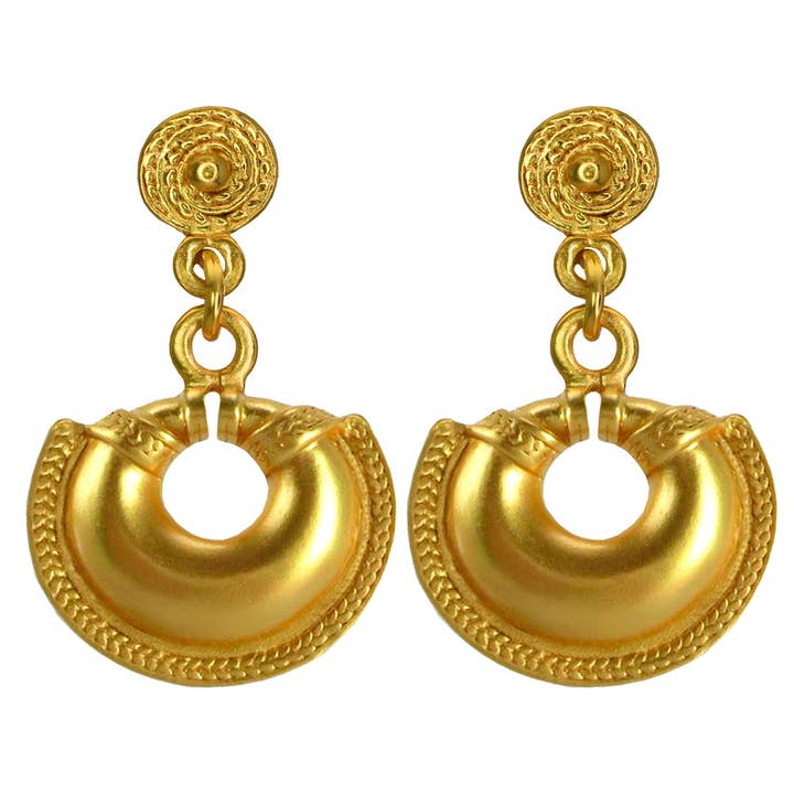 Boucles d'oreilles pendantes croissant en plaqué or 24k pour la vente par Across The Puddle