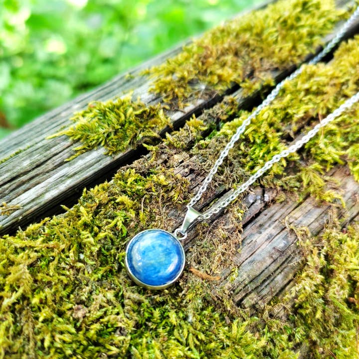 Collier Kyanite - acier inoxydable argenté for wholesale by Jardin des Druides