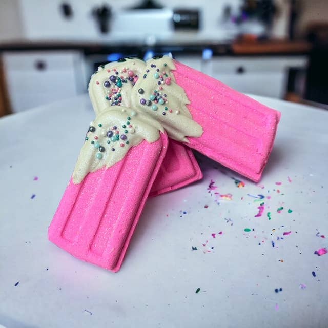 The Lavish Goat – wholesale Bath bomb/fizz – Pink Popsicle Prize Inside Bath Bomb2