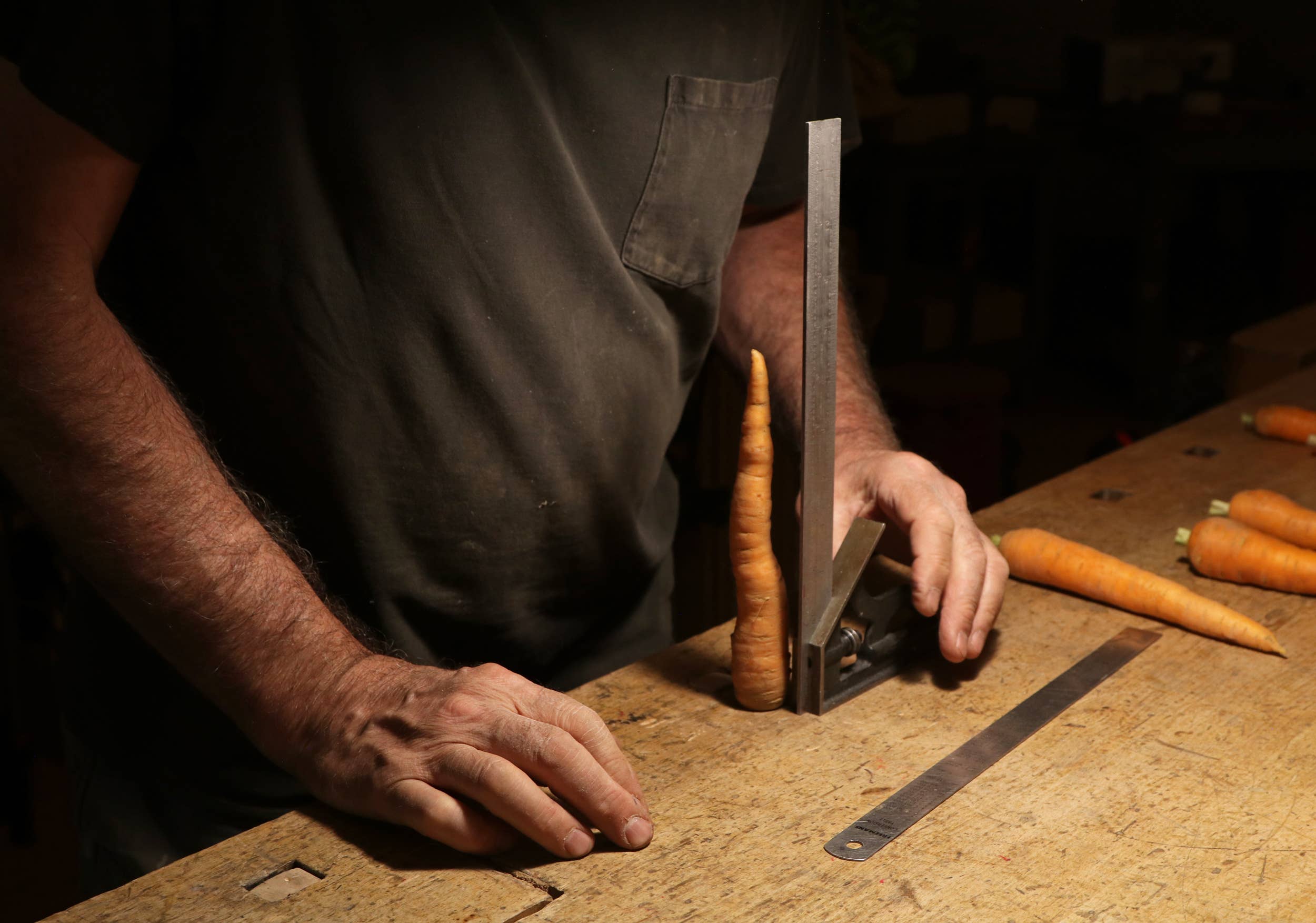 Artifaqt – Großhandel Konische Kerze/Kerzenhalter – Karottenförmige Bienenwachskerzen, Paar3