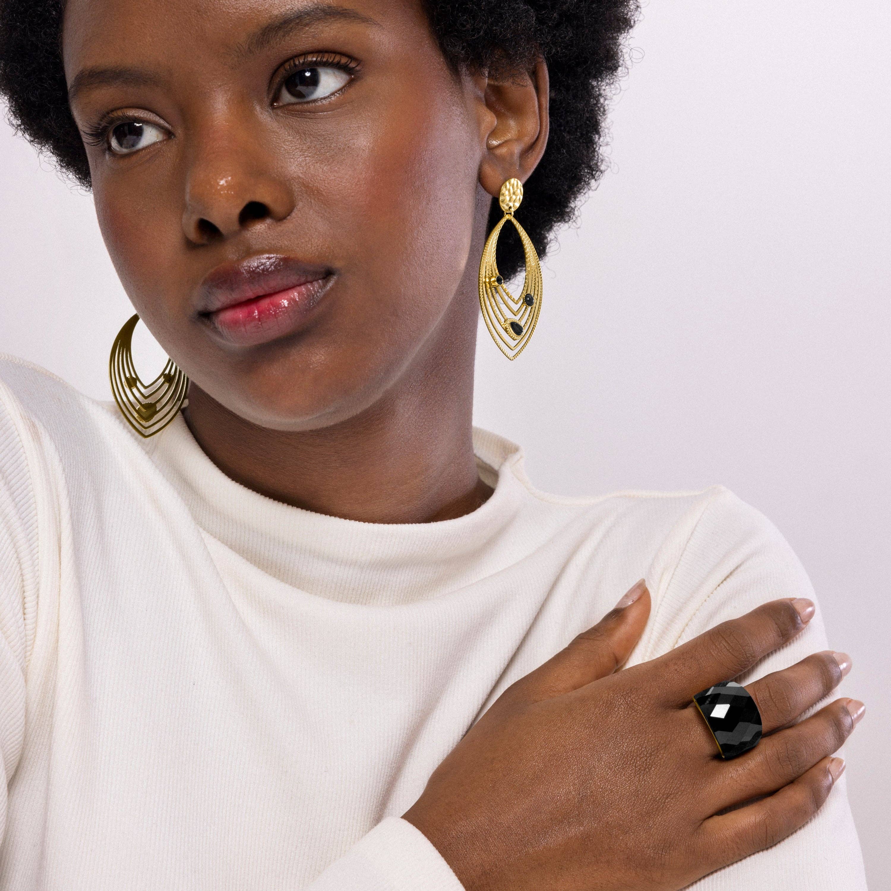 Luxenter - Wholesale Cocktail/Statement Ring - Anillo con Cuarzo Hidrotermal Onix acabado en oro amarillo de 18k - Hianvi4