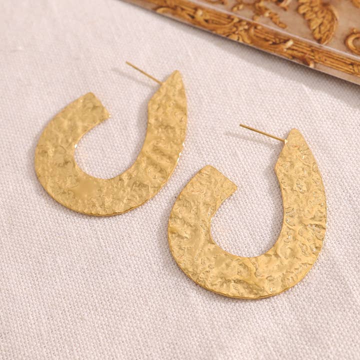 Ovale flade øreringe i guld og sølv effekt for engroshandel hos JOYA