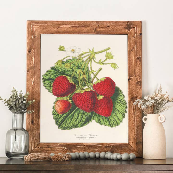 Impression botanique de fraise encadrée Art mural vintage de fruits pour la vente par Swinford Designs