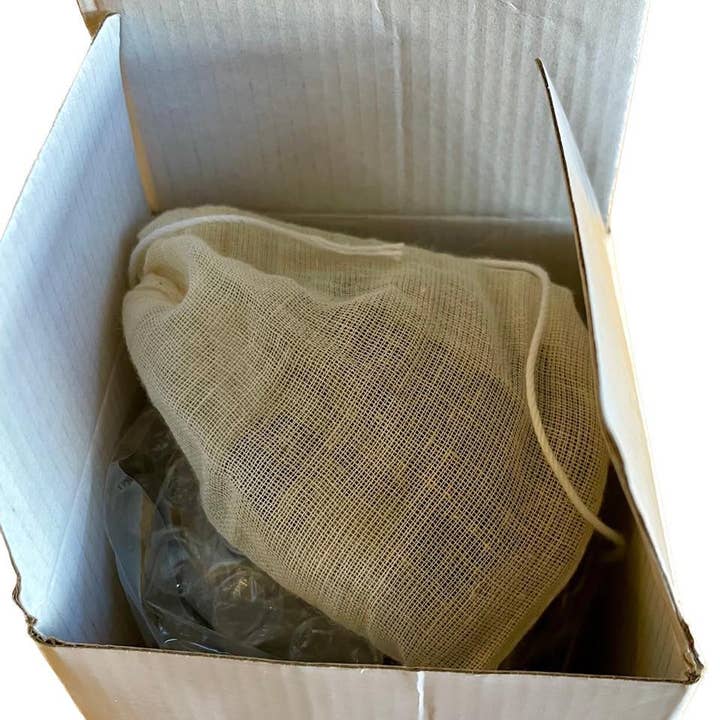 chakra-chic.com - Wholesale Water Bottle - Crystal Elixir Gemstone Water Bottle 16 oz with Carry Strap24