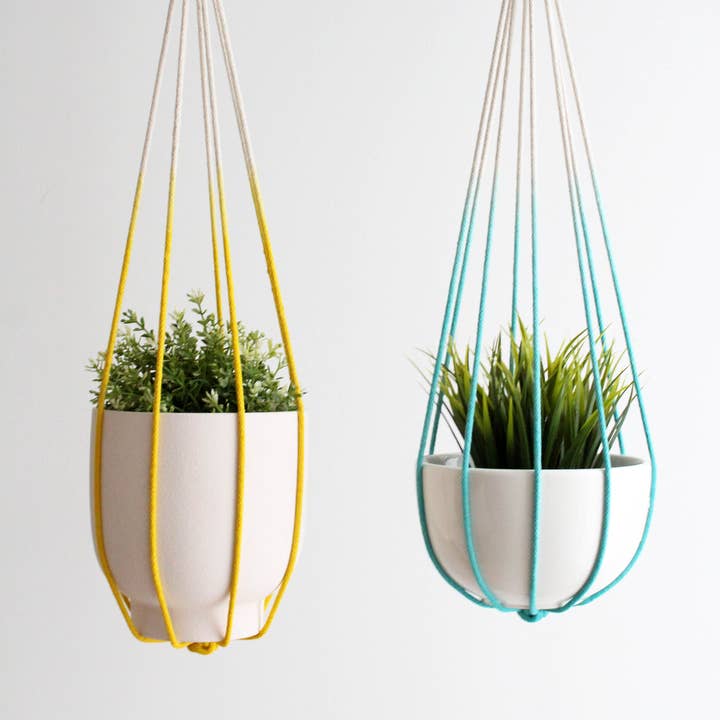 Small Macrame Plant Hanger, no fees/tariffs to USA* for wholesale by Freefille Market