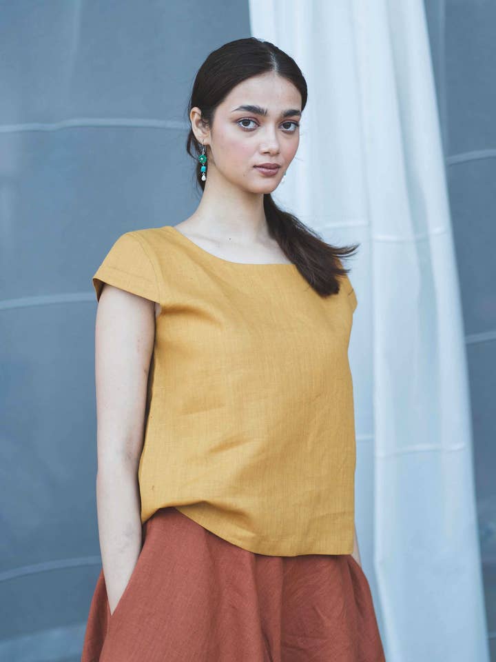 Top Minimalista de Linho com Manga Boné por atacado de Drishya Linen