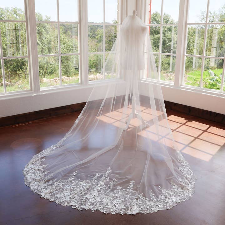 Petite Mariee Boutique – wholesale Veil – Women’s – Wildflower Wedding Veil3
