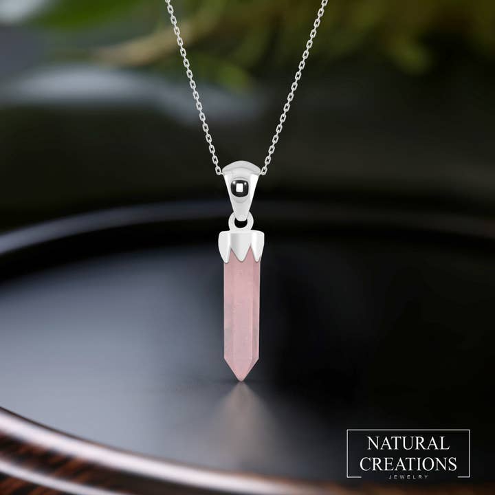 Collana con ciondolo a penna in quarzo rosa naturale, argento sterling per la vendita all'ingrosso da parte di Nature Crafts