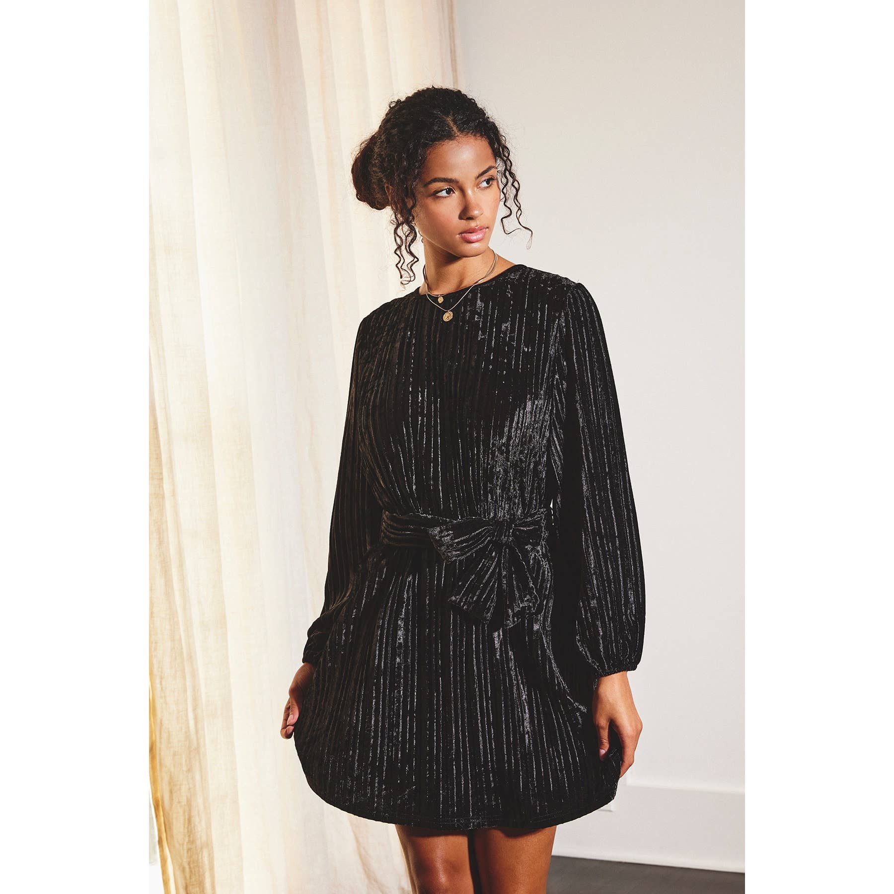 Dress Forum - Vendita all'ingrosso Vestito - Donna - Abito con cintura a fusciacca con scollo alto in velluto19