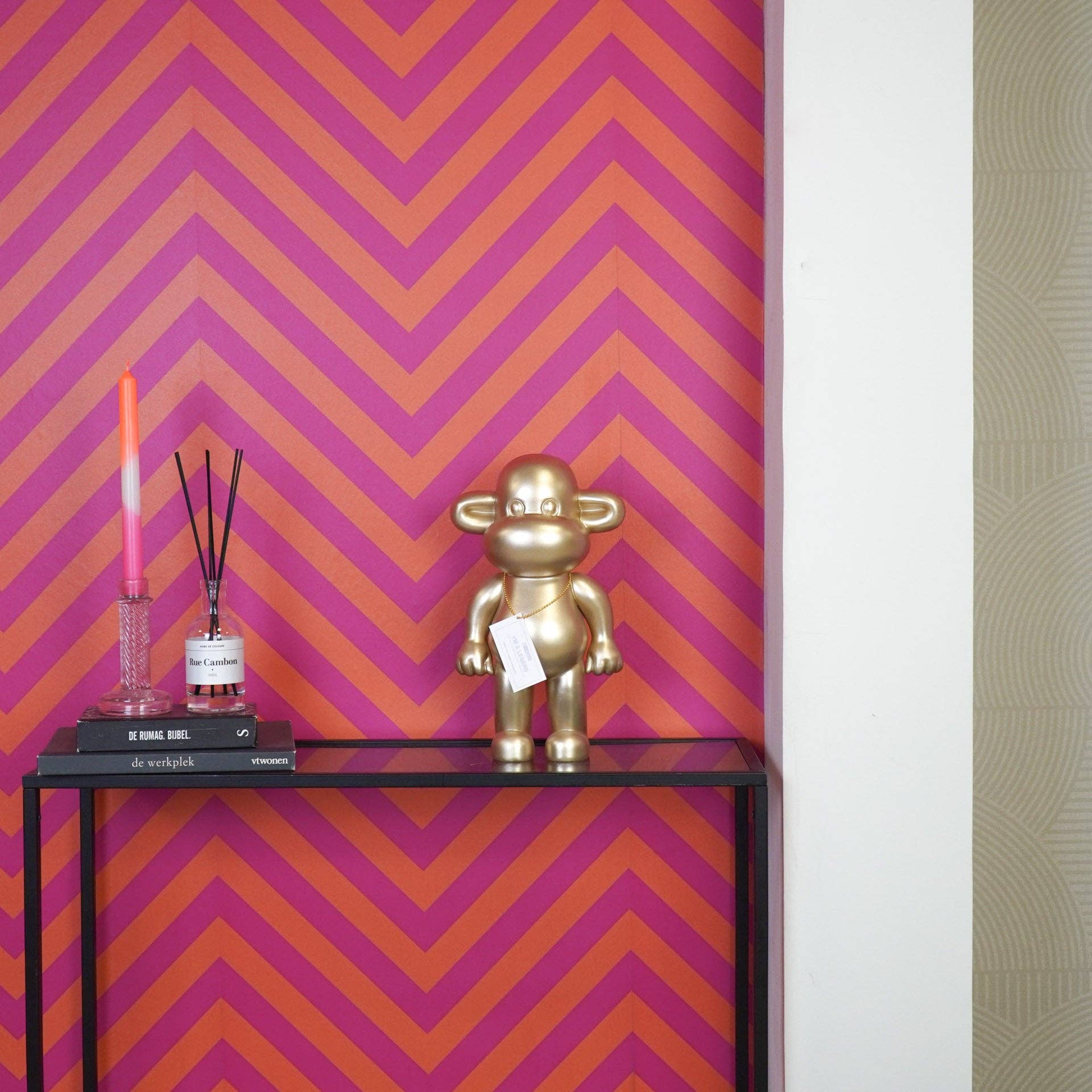 Housevitamin bv - Wholesale Decoratief beeldje - Ornament - Apenbeeldje 'The Legend' - Polyresin - Goud - 20,5x13,5x35cm3