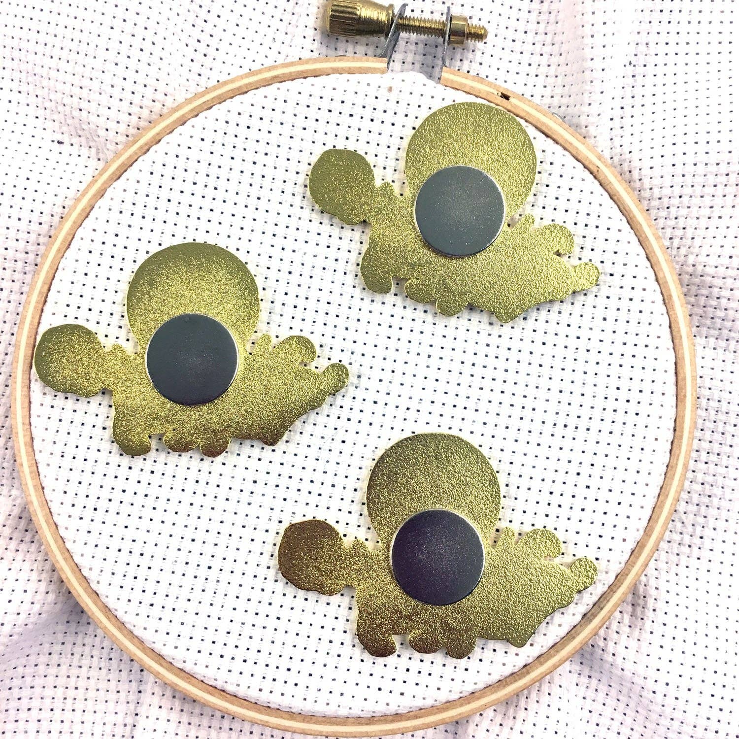 Snarky Crafter Designs - Wholesale Embroidery/Cross Stitch Supplies - Stitching Octopus Magnetic Enamel Needle Minder7