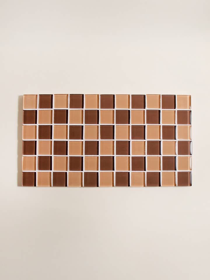 PLATEAU DÉCORATIF EN CARREAUX DE VERRE - Vintage Love Checkered pour la vente par Subtle Art Studios