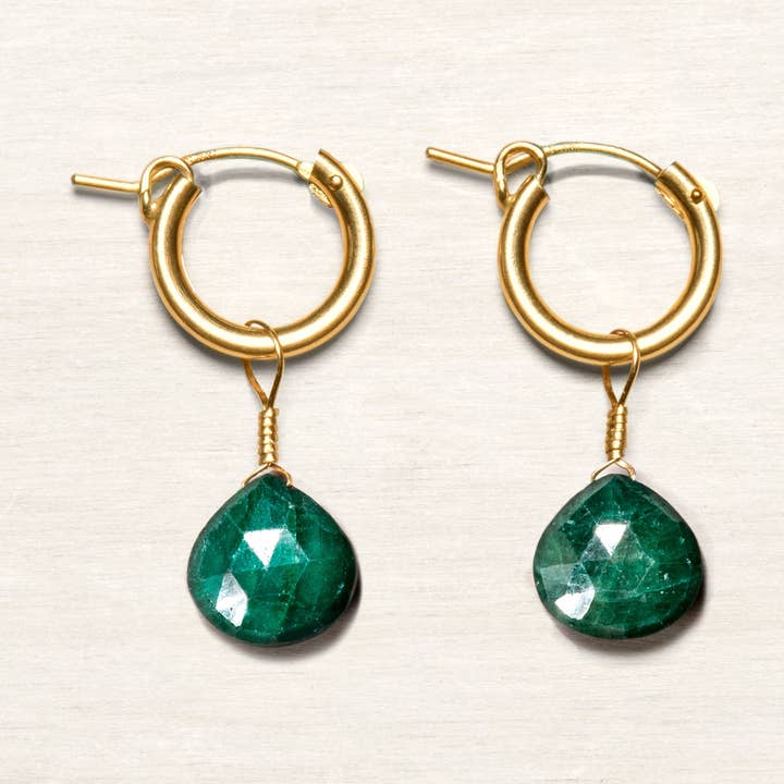 Brincos Emerald Huggie por atacado de Kindness Gems