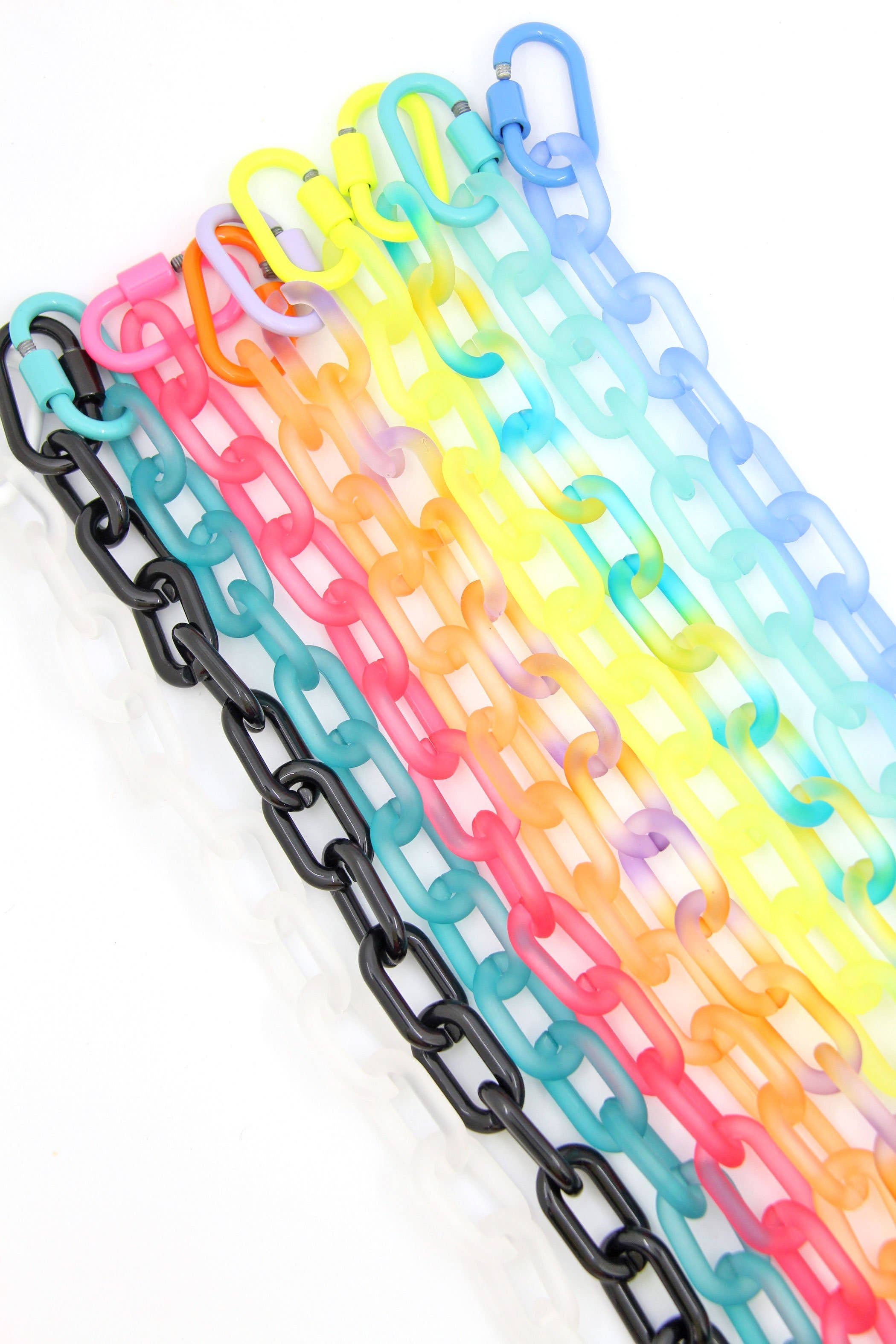 Woman Shops World – wholesale Link & chain necklace – Acrylic Snap Link Necklace w/ Enamel Carabiner Clasp8