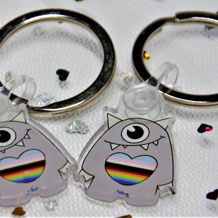 Porte-clés Monstre Cœur Fierté pour la vente par Southpaw Draws