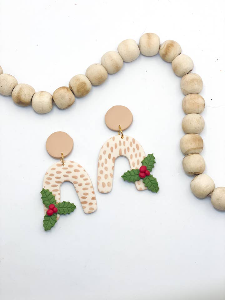 Boucle d'oreille en argile Holiday Dangle (plusieurs styles) pour la vente par McKinley Clay