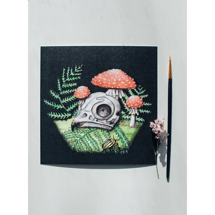 Motif de champignons Aminata mouche et crâne de chouette fouisseuse pour la vente par Brevity Art