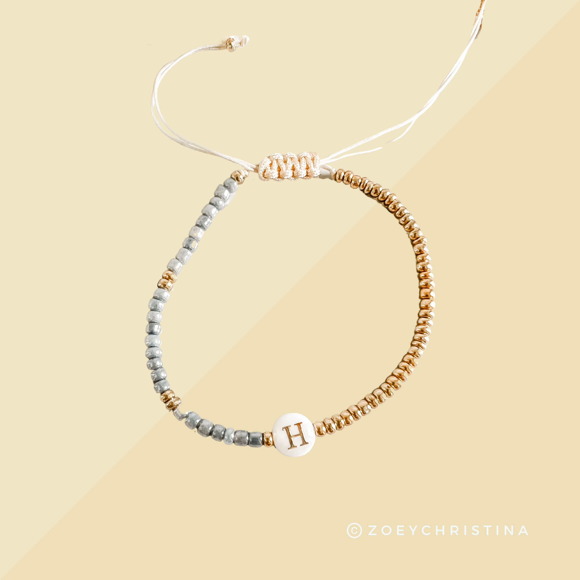 Zoey Christina - Vente Bracelet de perles - Bracelets à Initiales Délicats en Bleu & Or - Individuel2