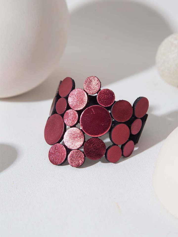 Abstractie Armband Asymmetrisch - Bourgondisch* voor wholesale door Iskin Sisters