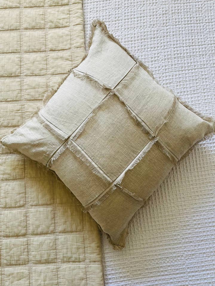 Housse de coussin en lin pur effiloché à la main, motif naturel pour la vente par Mama and Tochter