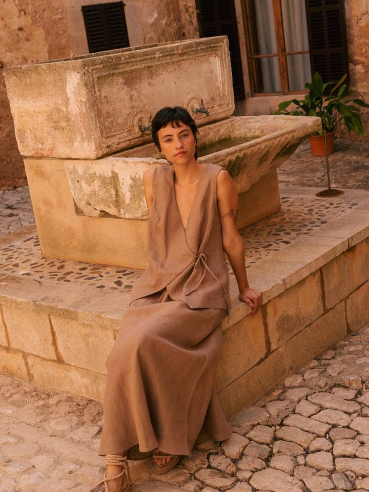 AmourLinen - Wholesale Blouse - Women's - Blanca sleeveless linen top3