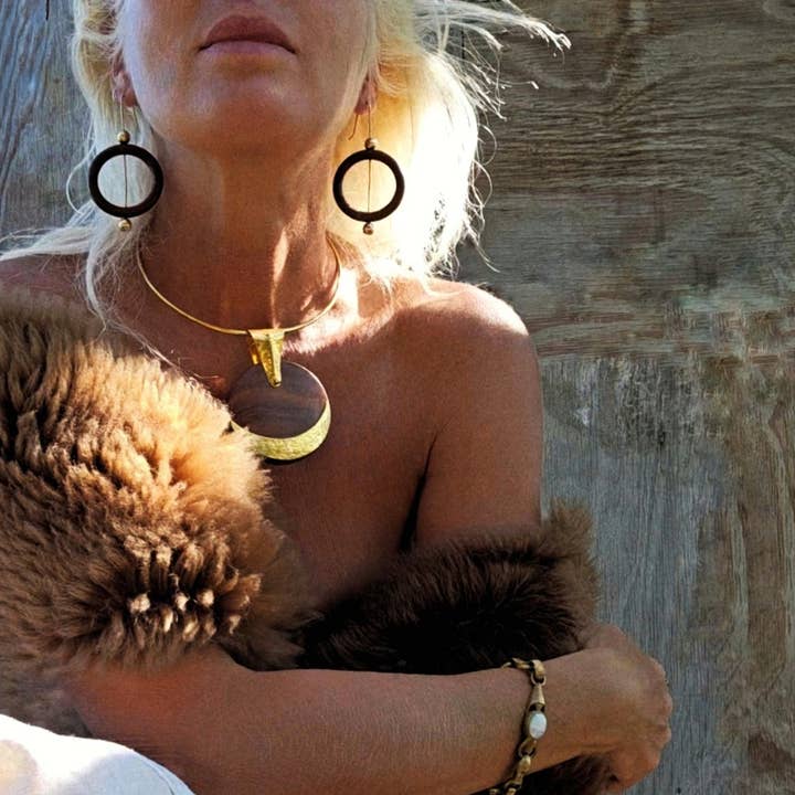 Bisjoux - Wholesale Choker/Collar - Brass brown wood sphere necklace collar hammered5