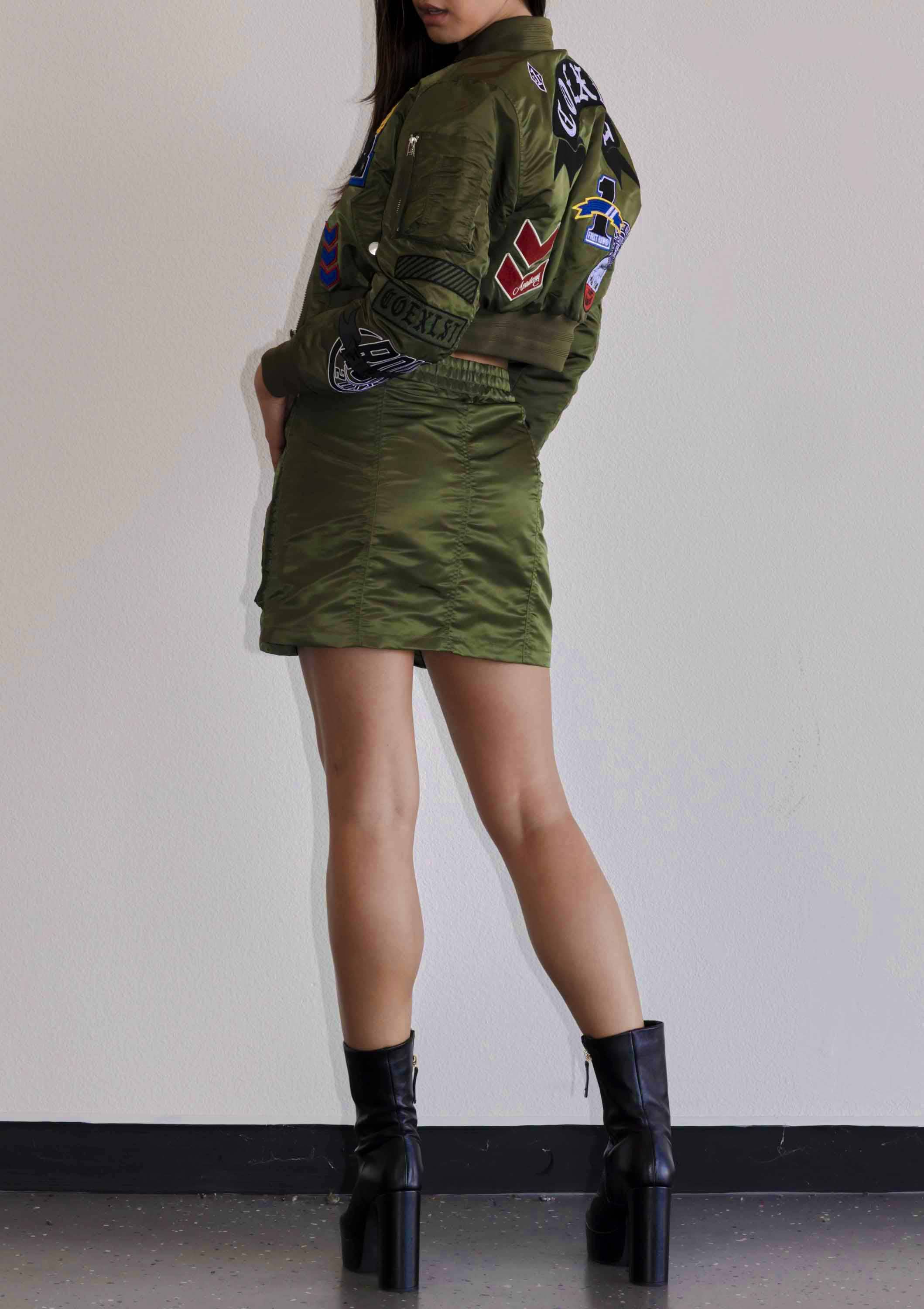 First Row – Engroshandel Bomberjakke - Dame – Oversized MA-1 bomberjakke med COEXIST multiple patches7