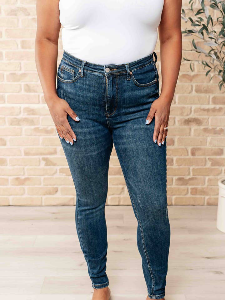 Cora High Rise Control Smala Jeans för wholesale av Simple Blessings Boutique