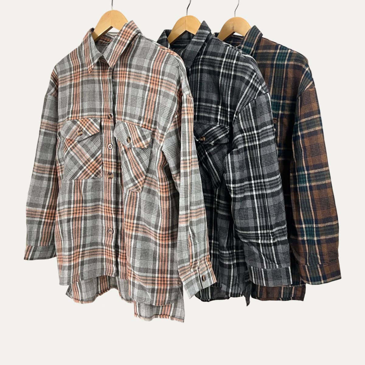 The Moment Collection – Engroshandel Skjorte med buttondown – til kvinder – Fall-Essential flerfarvet rutet langærmet skjorte5