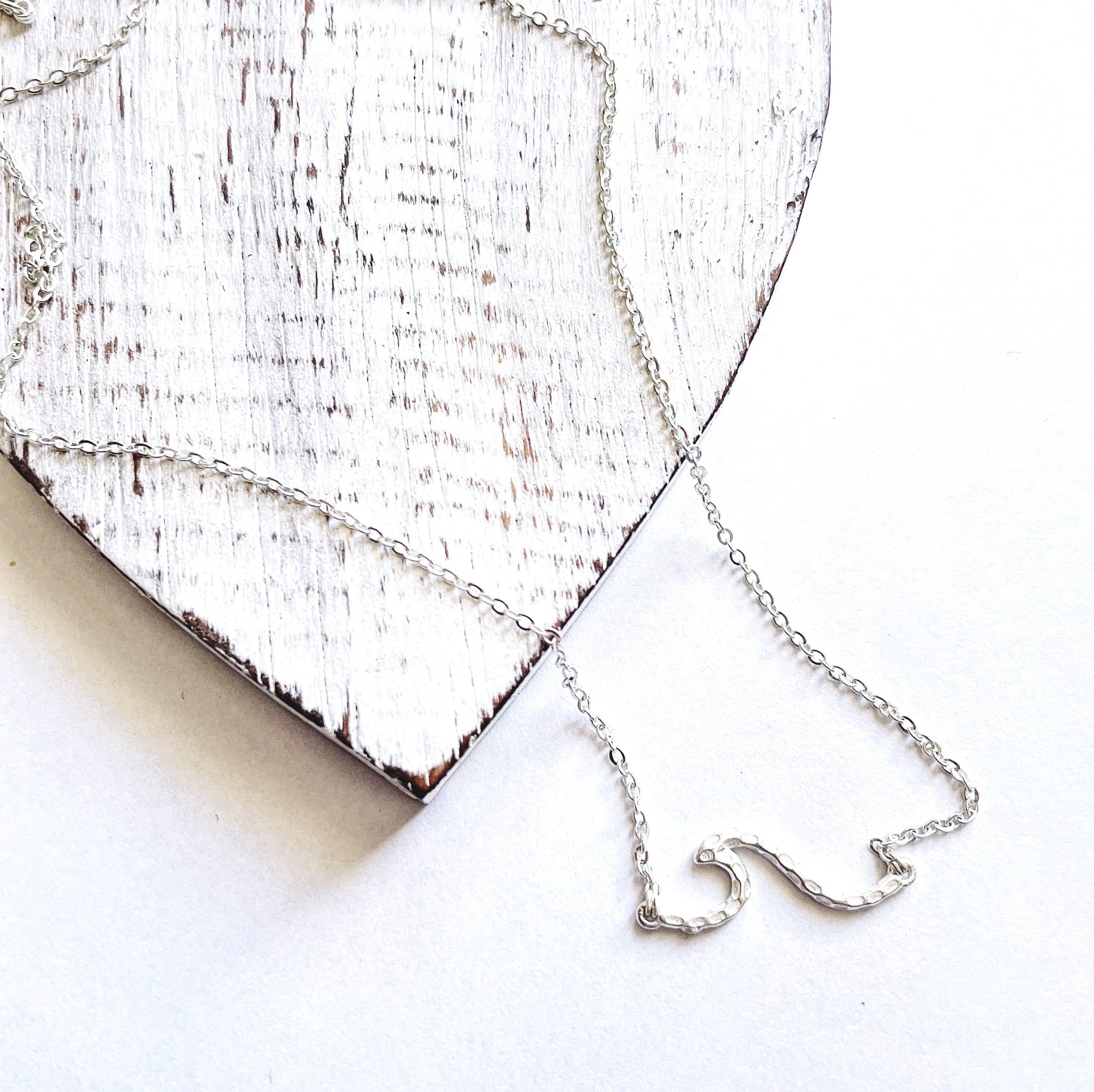 Suzie Blue Canada - Wholesale Pendant/Charm Necklace - Chainlink Necklace with Wave Pendant - Silver Plate0