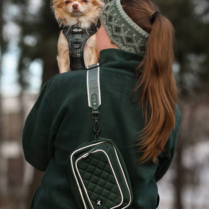 The aDoraBle Pooch Company - Wholesale Pet treat bag – Dog - Quilted Dog Walking Shoulder Bag - Hunter Green8