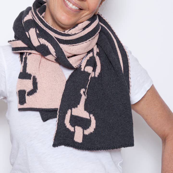 Bæredygtigt Strikket Bomuldstørklæde - Equestrian Snaffle Bit for engroshandel hos In2Green