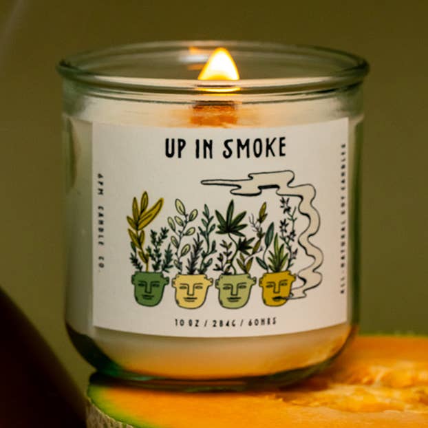 Velas de soja Up in Smoke de 10 oz para venta al por mayor de 6pm Candle Co.