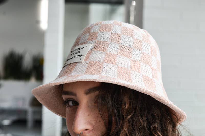 Mark Ashton Wholesale - Vente Bob – femme - Chapeau seau crocheté à carreaux des années 908