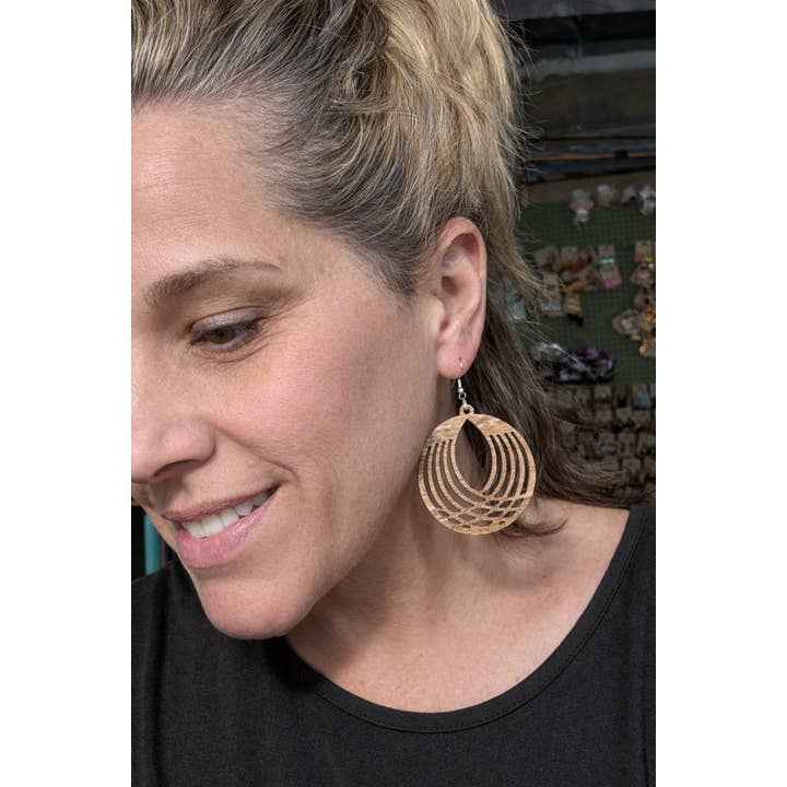 Boucles d'oreilles légères en bois circulaires pour la vente par Truly Olive