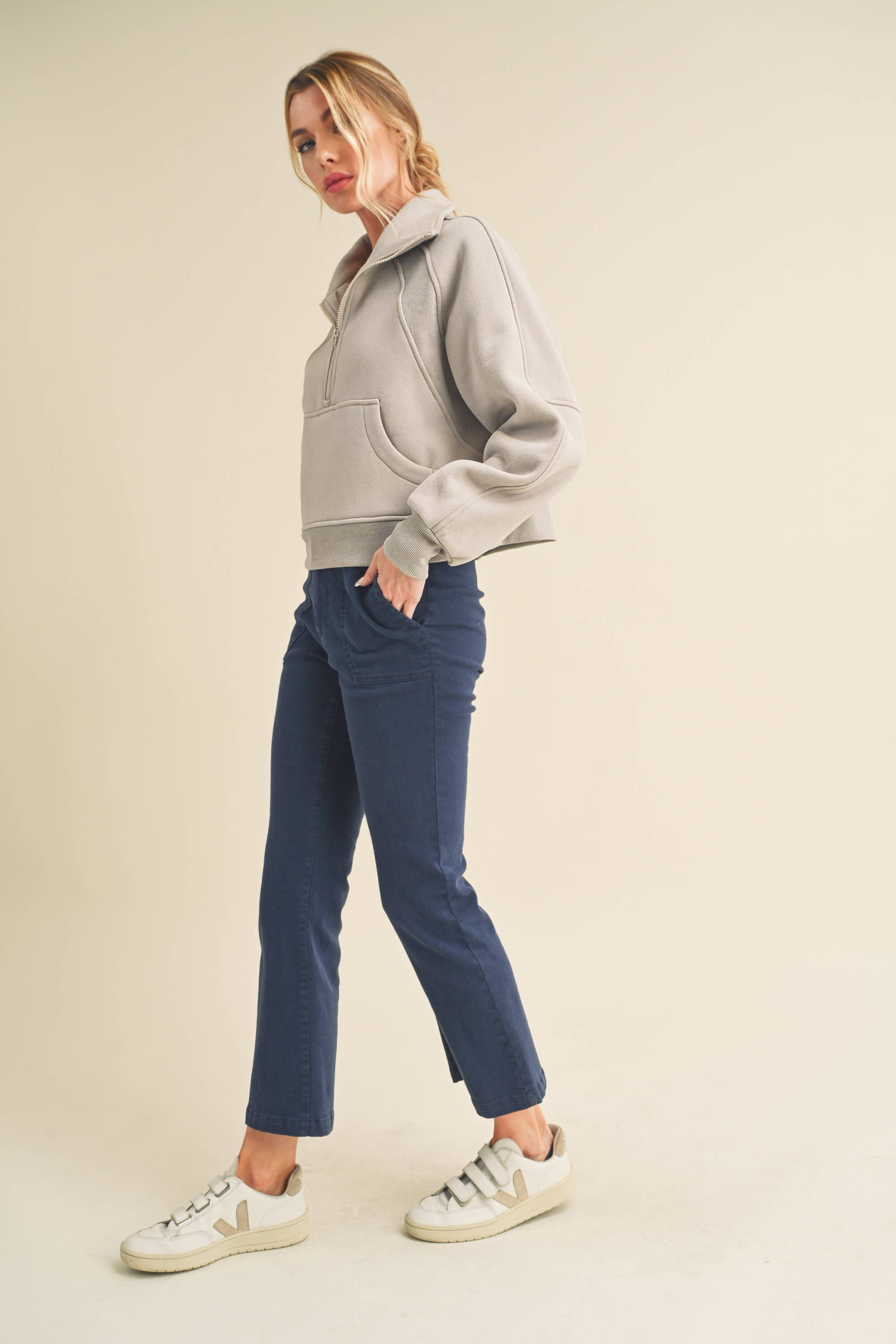 AEMI + CO - Venta al por mayor Sudadera - Mujer - 950CK Dove - Suéter con media cremallera y cuello tipo embudo20