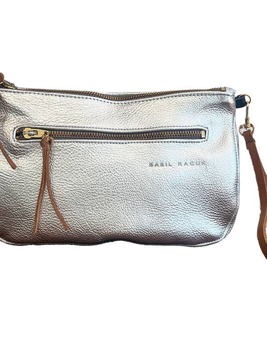 Pochette à poignet argentée métallisée pour la vente par Basil Racuk