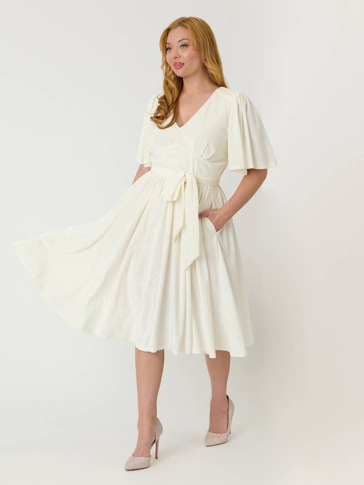 Unik Vintage Elfenbensfärgad Påfågel Präglad Sammet Fladdrande Ärmar Lenora Swingklänning för wholesale av Unique Vintage