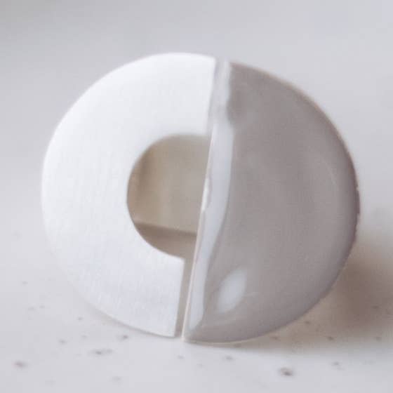 Anelli smaltati geometrici Fusion per la vendita all'ingrosso da parte di Finders and Makers