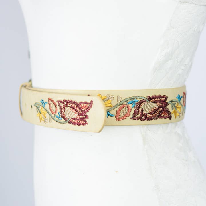 Leto Accessories - Wholesale Belt - Women's - Flower Embroidered Statement Belt4
