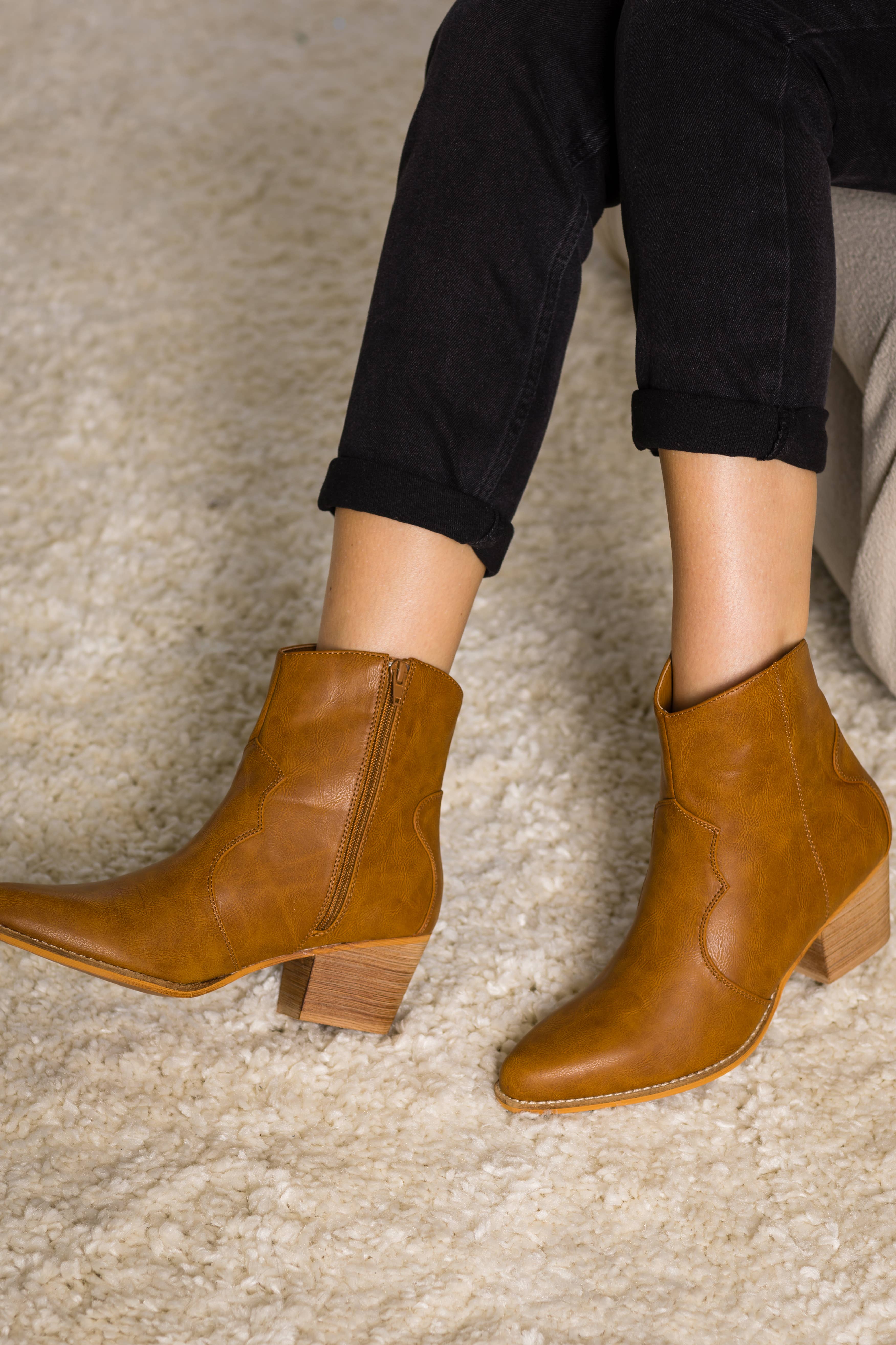 Shop Lev - Vente Bottines – femme - Bottes Western zippées en cuir PU à talons carrés pour femmes14