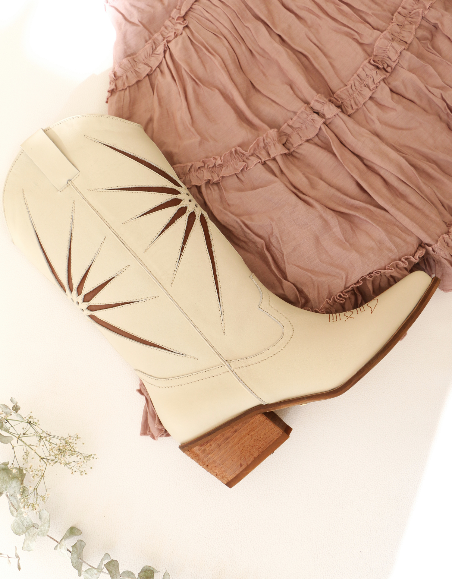 Elfenbein Mondaufgang Western-Cowboystiefel aus elfenbeinfarbenem Leder Damenschuhe für den Großhandel auf Faire12