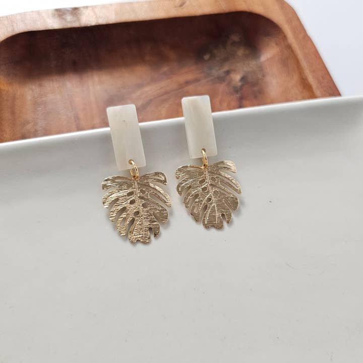 Spiffy & Splendid - Wholesale Dangle Earrings - Mini Belize Earrings - Ivory // Resort, Plant, Jewelry1
