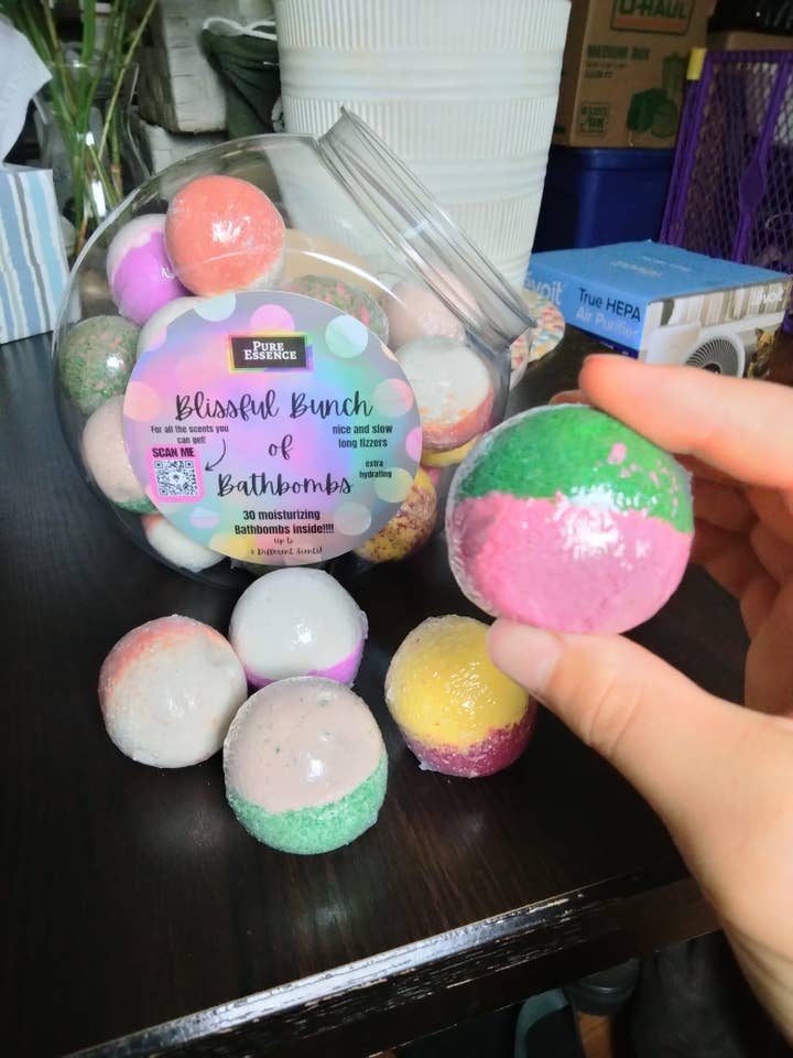 Sweet Pine Trees Bathbombs for wholesale by Pure Essence