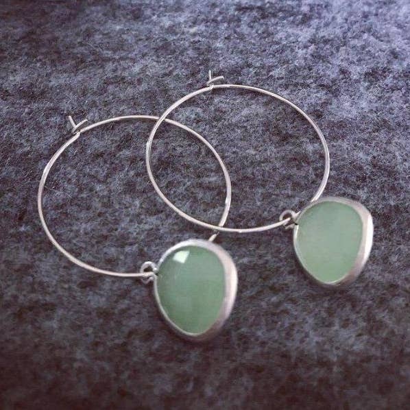 Glaspärlstav Örhängen (Silver) för wholesale av Bec Stern